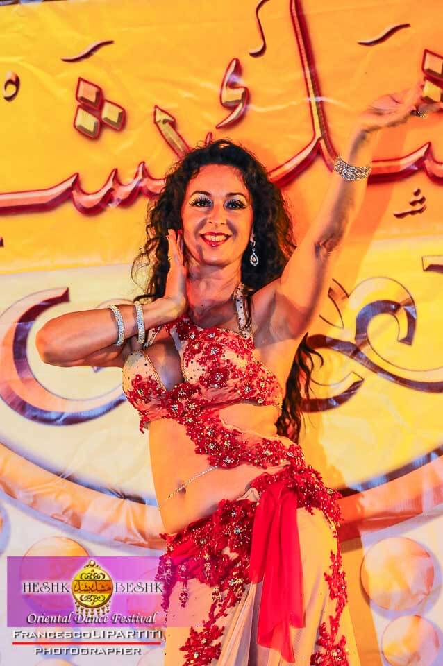Nabila auf der Bühne
